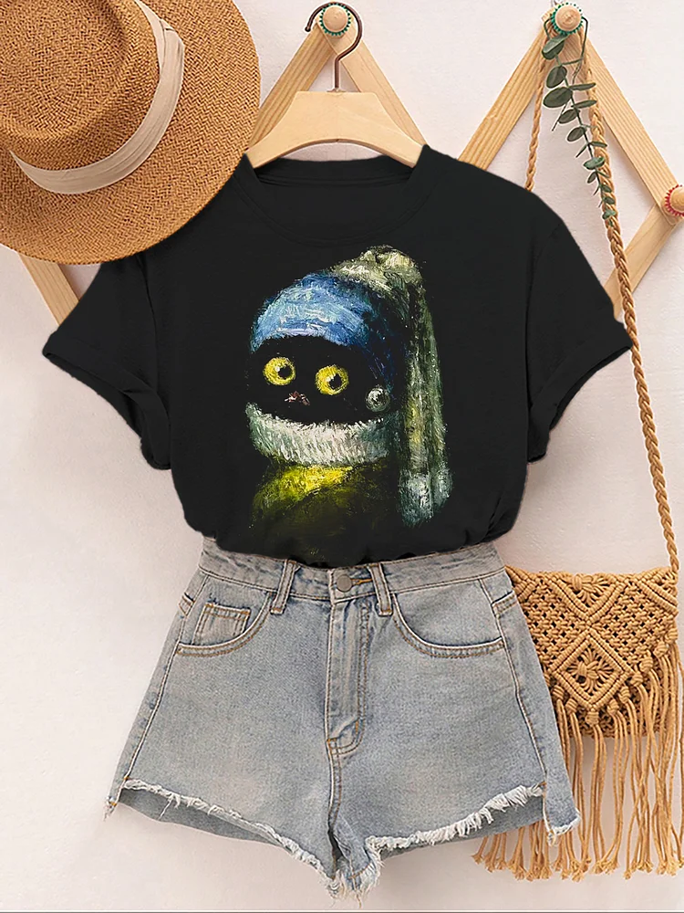 Women's The Cute Black Cat With A Pearl Earring Graphic Print Casual T-Shirt