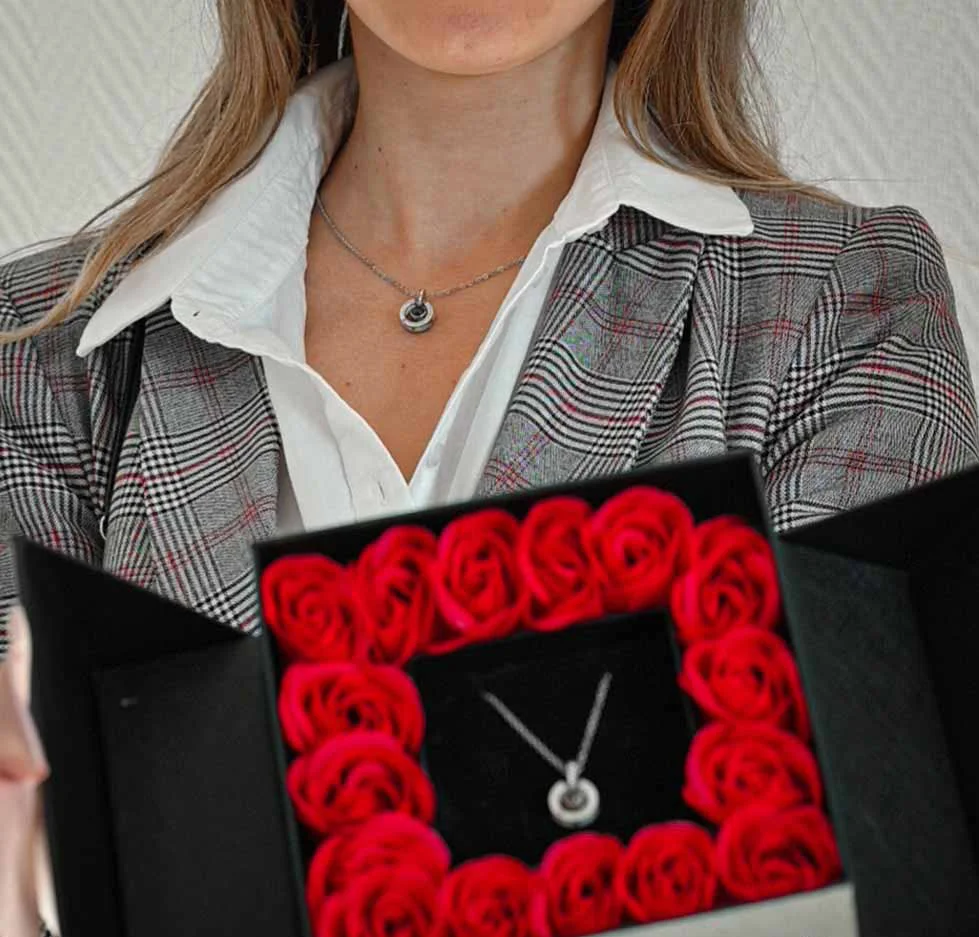16 MINI ROSES JEWELRY BOX WITH LOVE NECKLACE SET