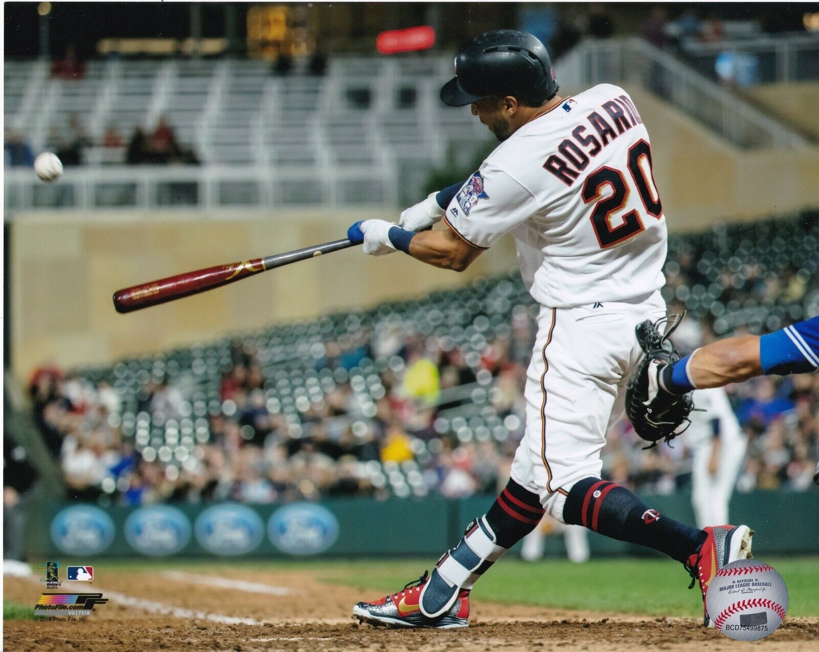 EDDIE ROSARIO MINNESOTA TWINS Photo Poster paintingFILE LICENSED ACTION 8x10 Photo Poster painting