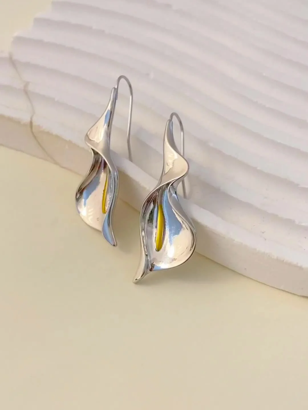 Horseshoe Lotus Leaf Gold-Plated Earrings