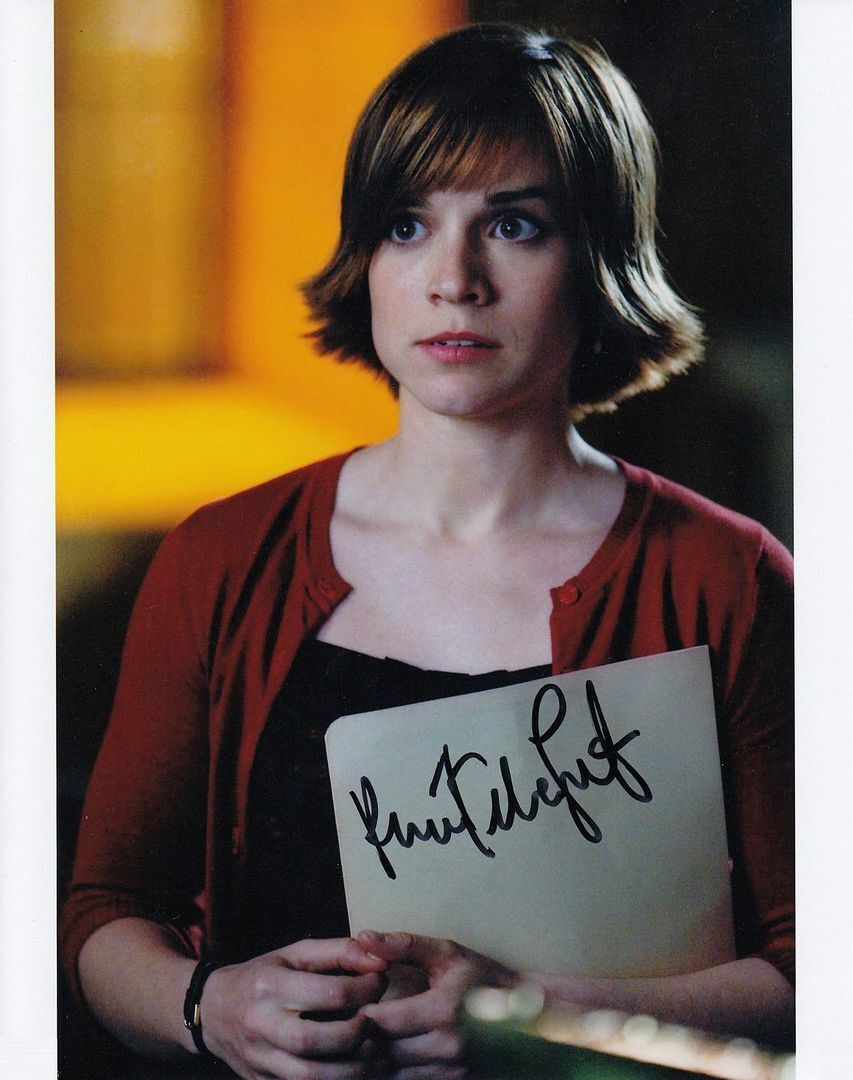 Renee Felice Smith Autograph Signed Photo Poster painting Print 1