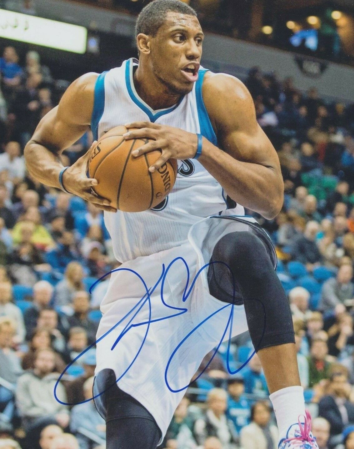 Thaddeus Young autographed 8x10 Minnesota TimberwolvesC488