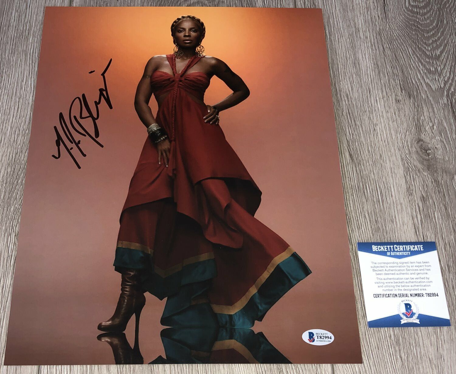 MARY J. BLIGE SIGNED QUEEN OF HIP HOP SOUL 11x14 Photo Poster painting w/PROOF & BECKETT BAS COA