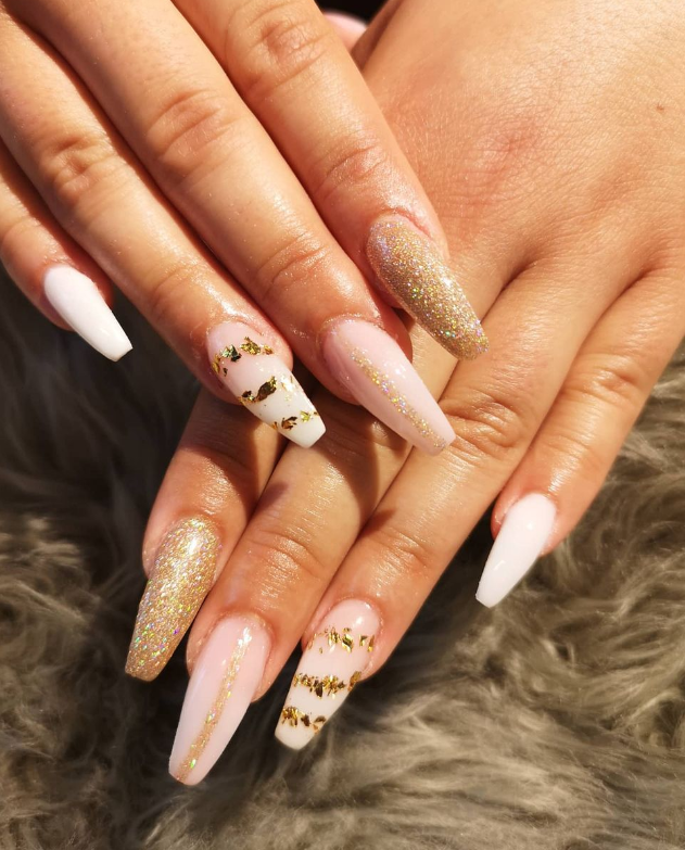 35 Dazzling New Year's Nails Ideas to Welcome 2024