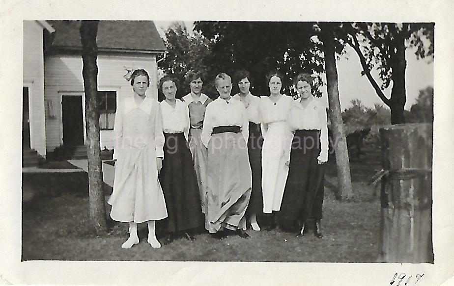 ANTIQUE GROUP PORTRAIT Vintage FOUND Photo Poster painting bw WOMEN Original Portrait 12 4 V