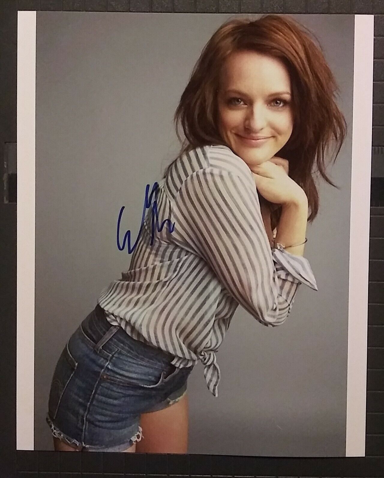 Elisabeth Moss signed 8 x 10