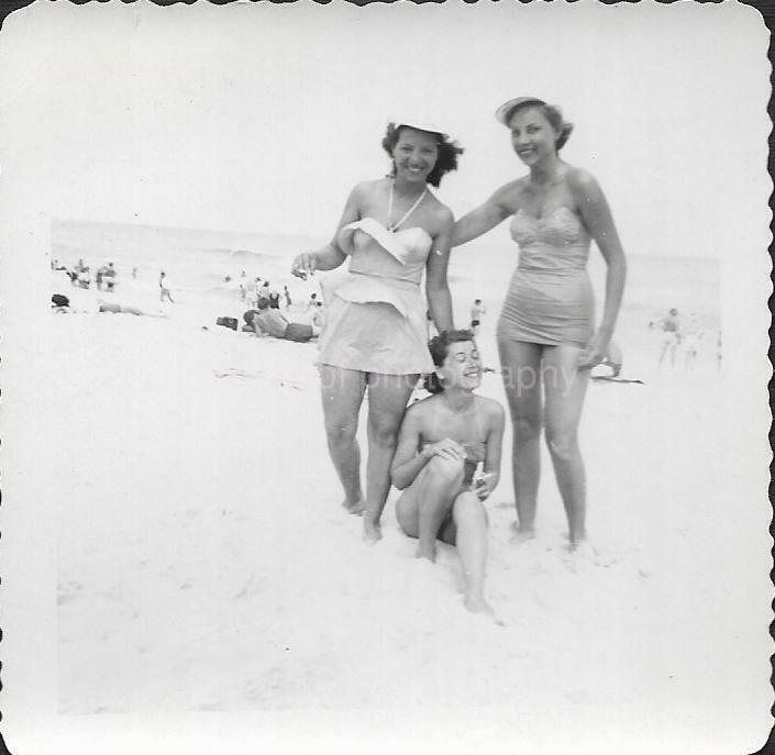 Vintage FOUND Photo Poster paintingGRAPH bw A DAY AT THE BEACH Original SNAPSHOT JD 110 4 J