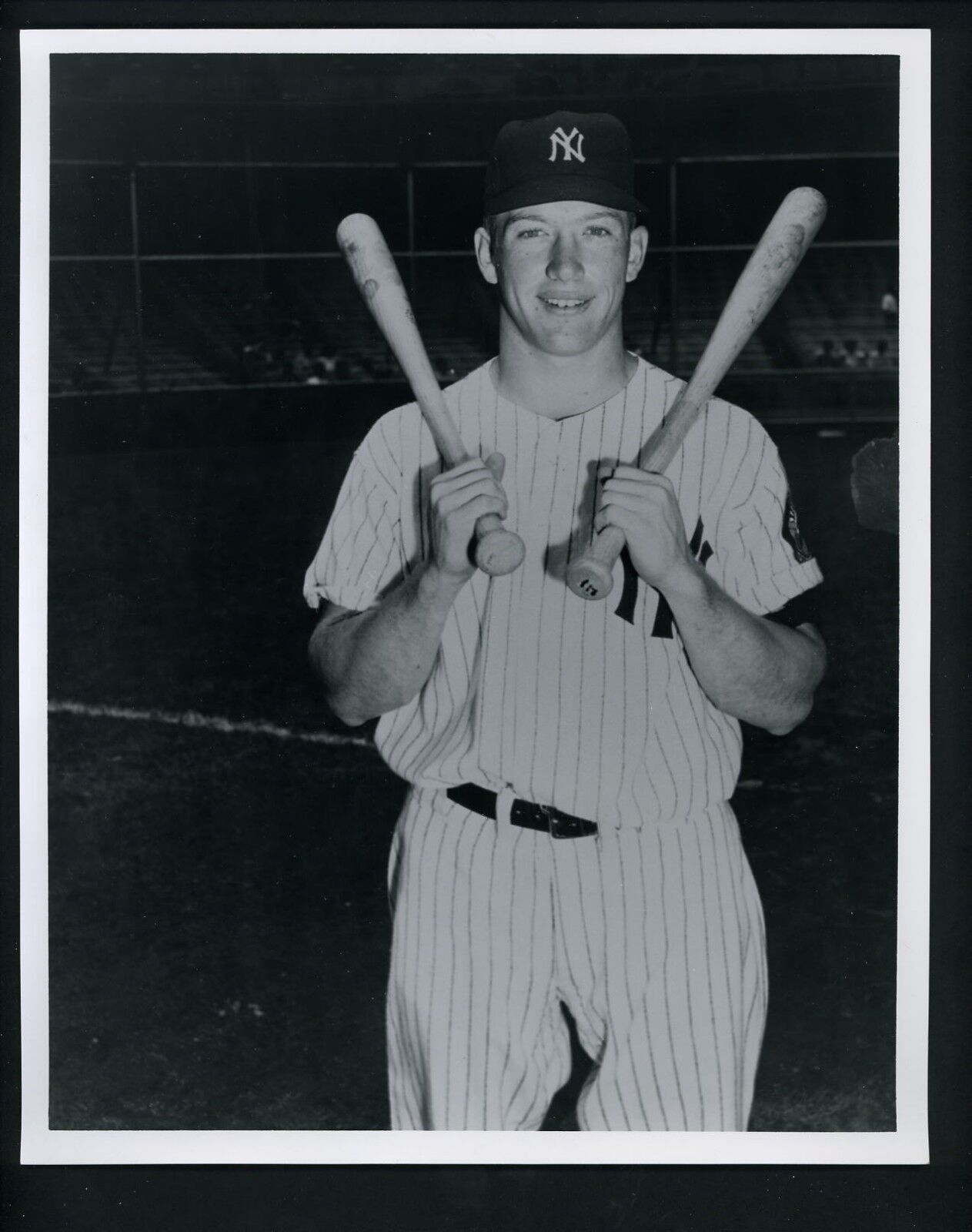 Mickey Mantle with two bats Press Photo Poster painting Donald Wingfield Sporting News Yankees