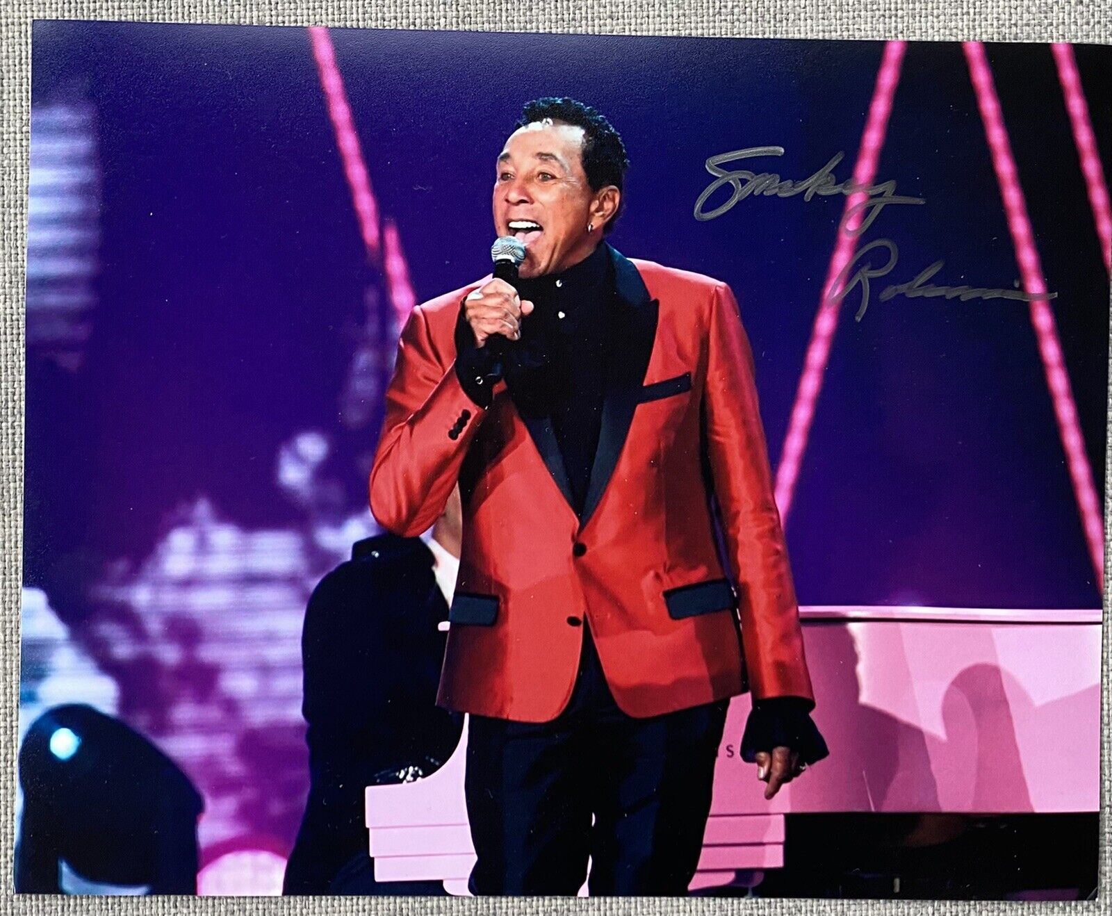 Motown Legend Smokey Robinson Signed IP 8x10 Color Photo Poster painting Authentic, The Miracles