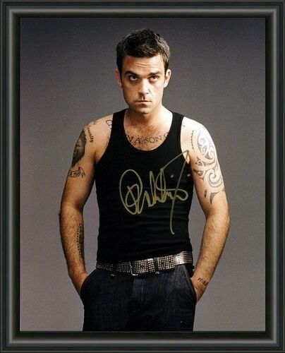 ROBBIE WILLIAMS SINGER - A4 SIGNED / AUTOGRAPHED Photo Poster painting POSTER -  POSTAGE