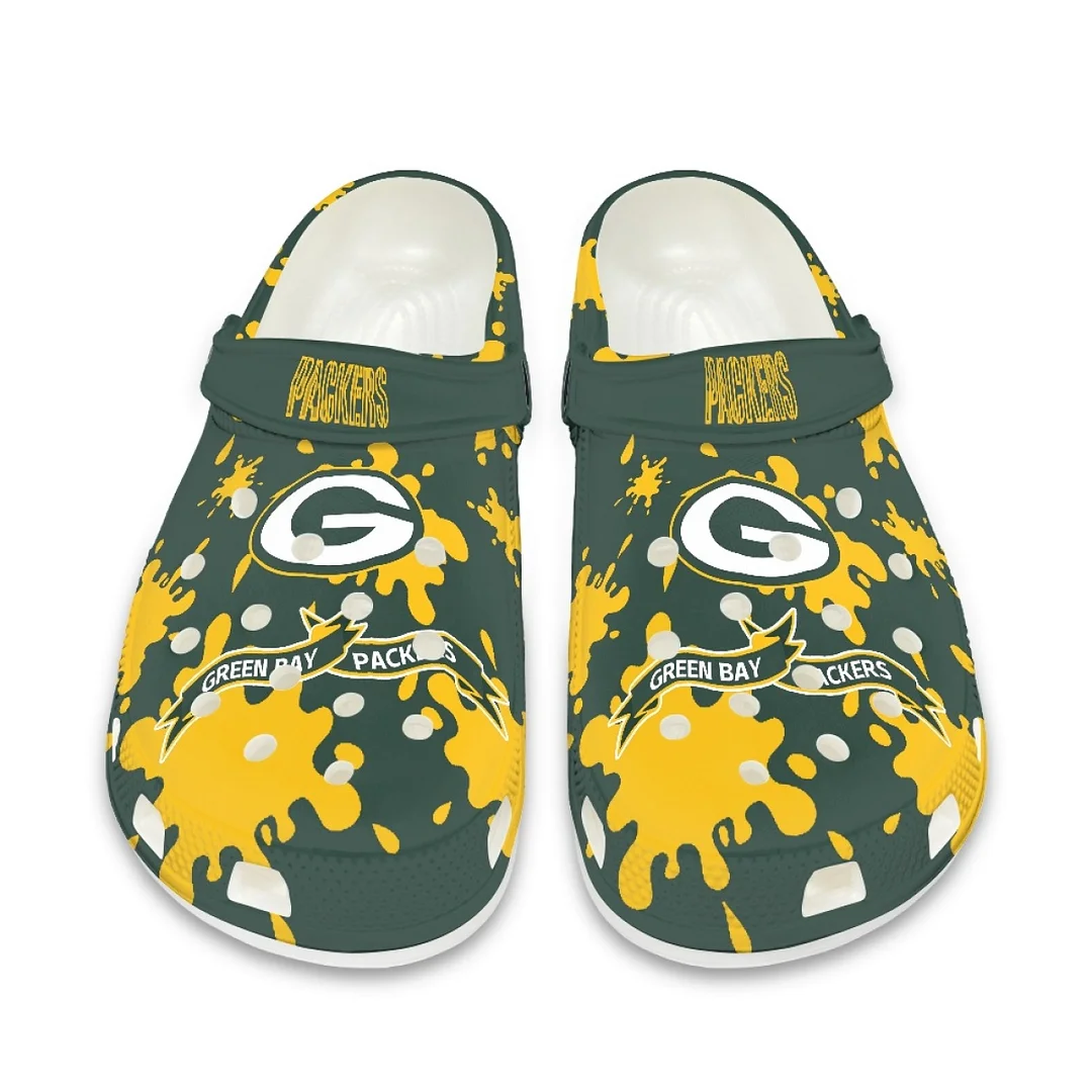 Crocs/beach shoes
