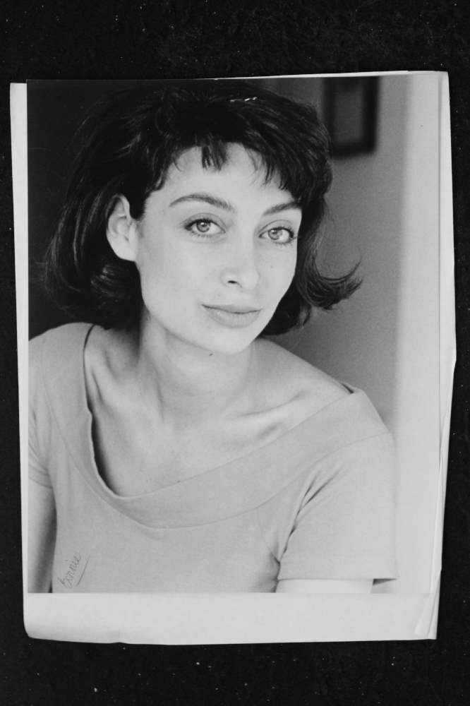 Illeana Douglas - 8x10 Headshot Photo Poster painting w/ Resume - Ghostworld