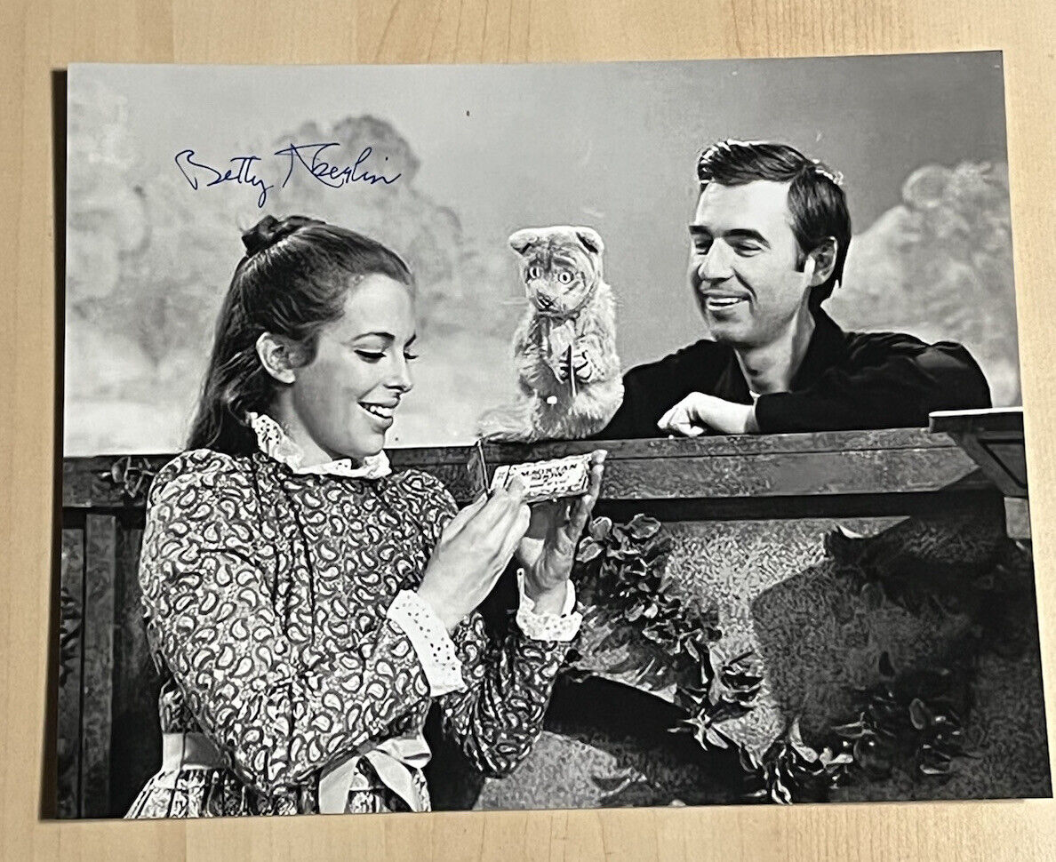 BETTY ABERLIN HAND SIGNED 8x10 Photo Poster painting ACTOR MISTER ROGERS AUTOGRAPHED COA