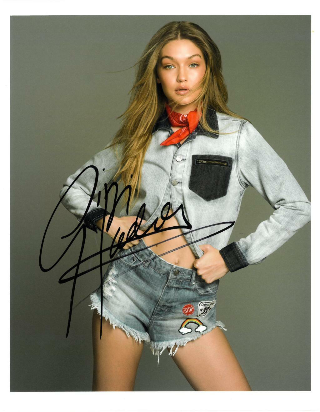 Gigi Hadid Signed Sexy Authentic Autographed 8.5x11 Photo Poster painting BECKETT #BB27875