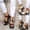 （40302）Swobodne płaskie sandały Gucci