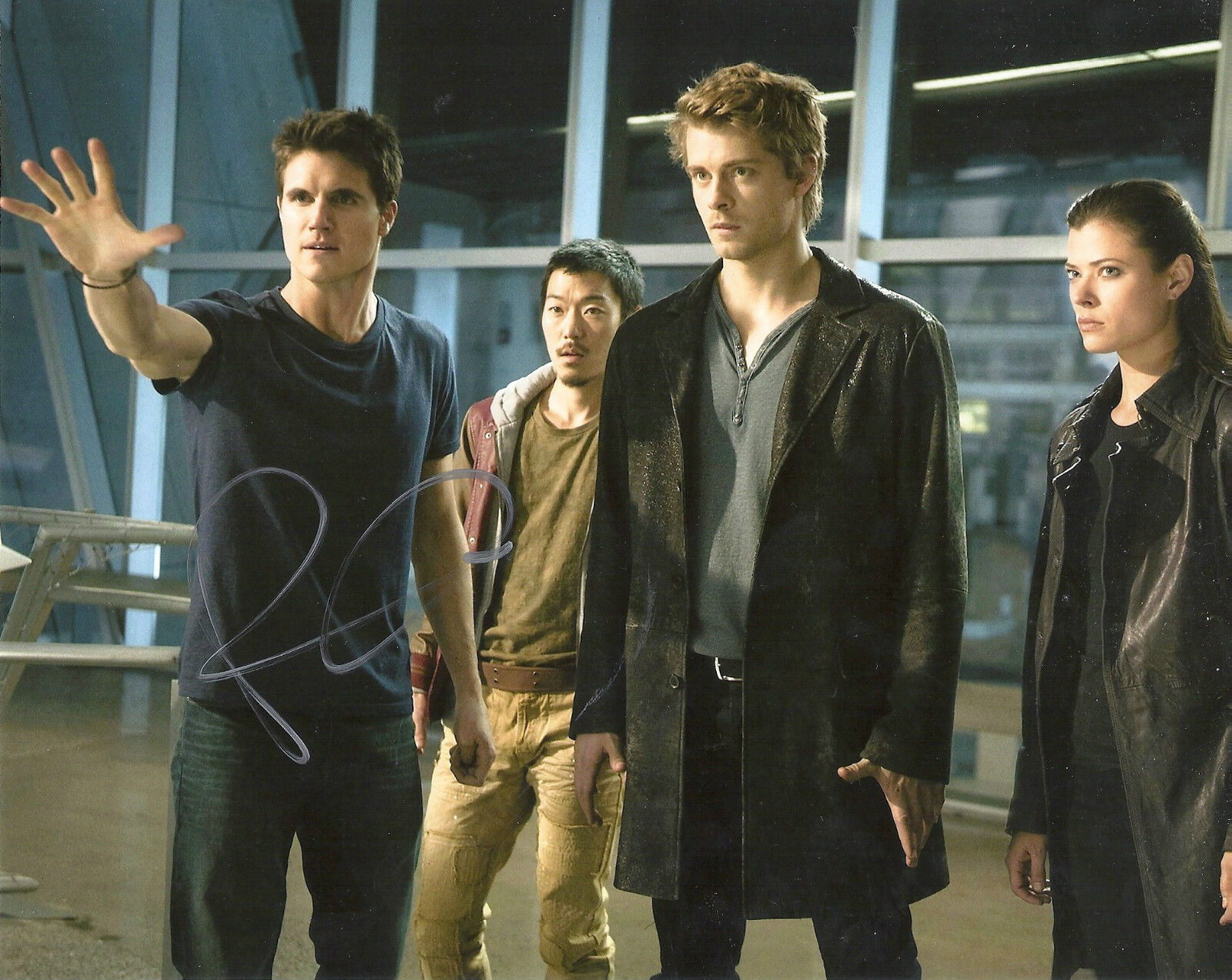 ROBBIE AMELL 'THE TOMORROW PEOPLE' STEPHEN JAMESON SIGNED 8X10 PICTURE *COA 5