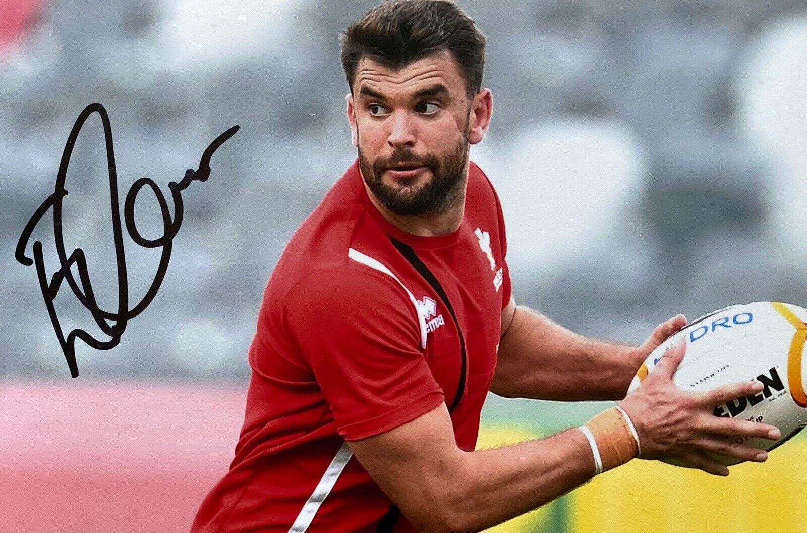 Elliot Kear Genuine Hand Signed 6X4 Photo Poster painting - Wales