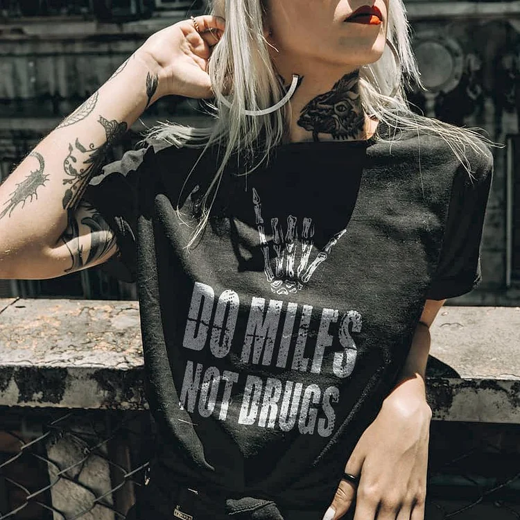 Do Milfs Not Drugs Sketelon T-shirt