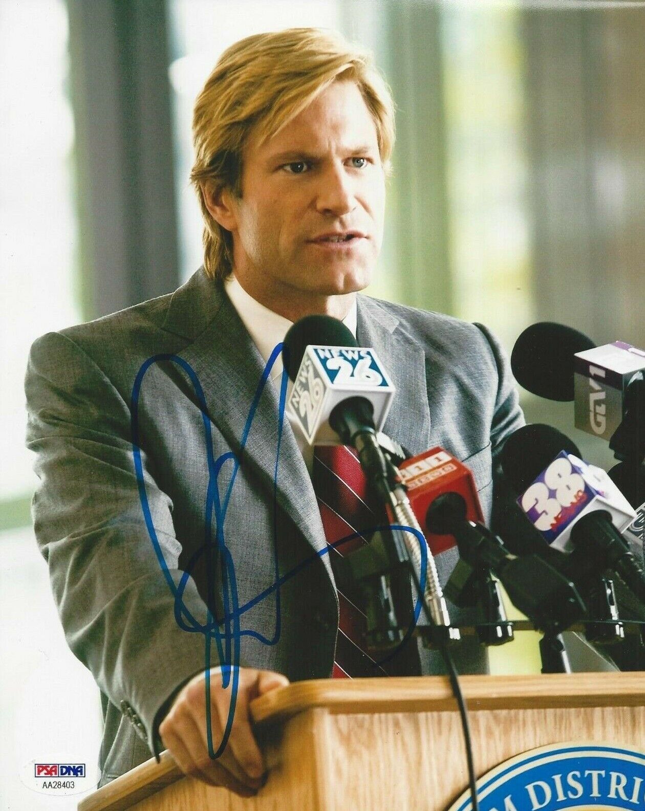 Aaron Eckhart Signed 8x10 Photo Poster painting PSA AA28403