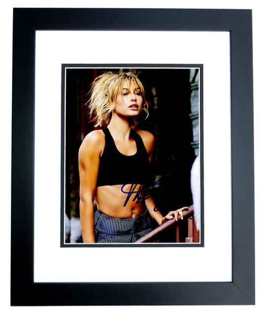 Hailey Baldwin Signed - Autographed Sexy Model 8x10 inch Photo Poster painting - FRAMED