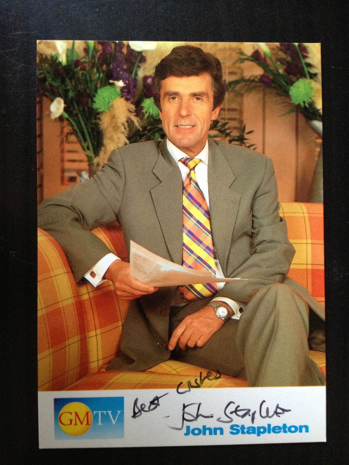 JOHN STAPLETON - GMTV PRESENTER - SUPERB SIGNED COLOUR Photo Poster paintingGRAPH