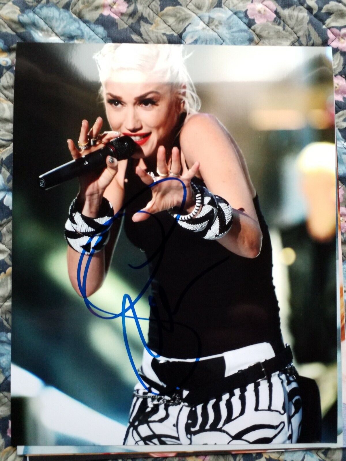 Autographed Gwen Stefani Authentic Signed 8 x 10 Photo Poster painting Nice