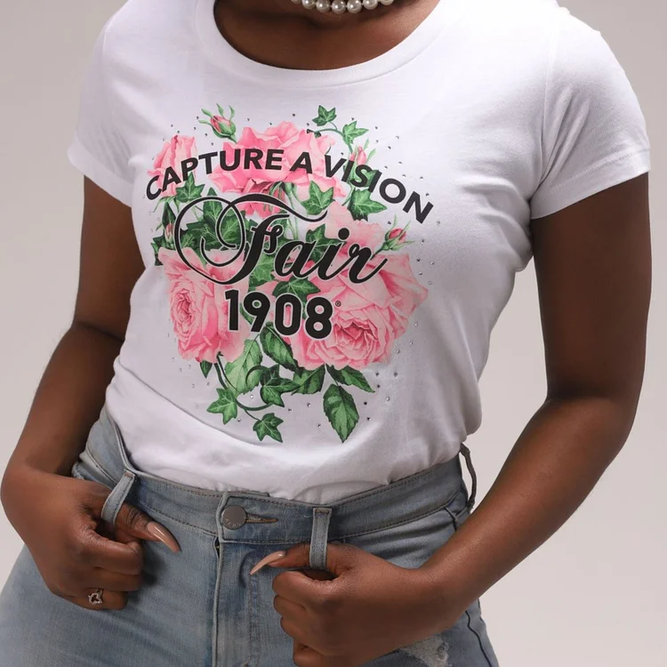 Capture A Vision Tea Rose Scoop Neck Tee In White