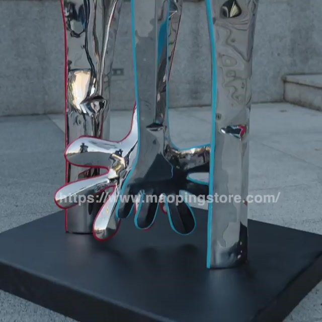 Santi Flores Sculpture Mirrored stainless steel humanoid abstract sculpture