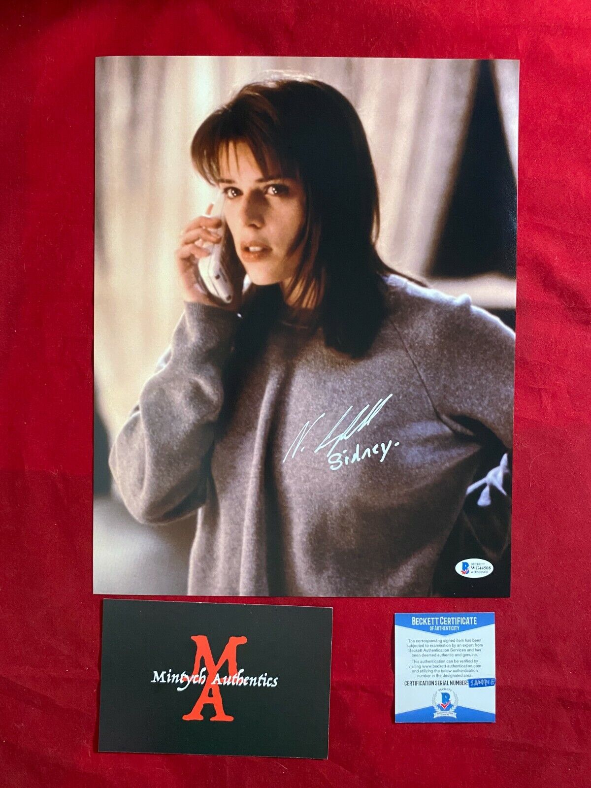 NEVE CAMPBELL AUTOGRAPHED SIGNED 11x14 Photo Poster painting! SCREAM! BECKETT COA! SIDNEY!