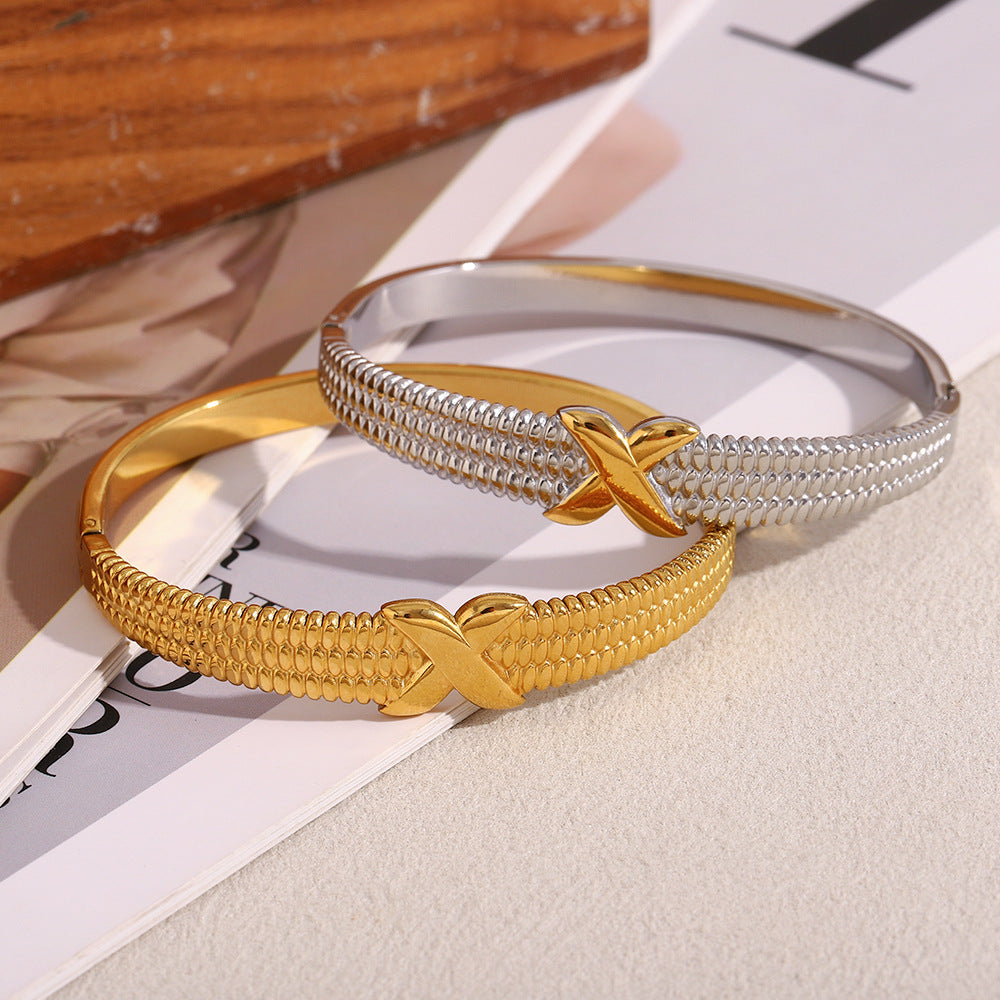 Design Personality Versatile Stainless Steel 18K Gold Plated X-Grain Buckle Bracelet For Women