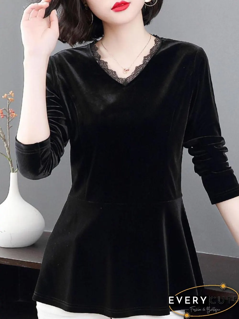 V-neck Long-sleeved Velvet T-shirt