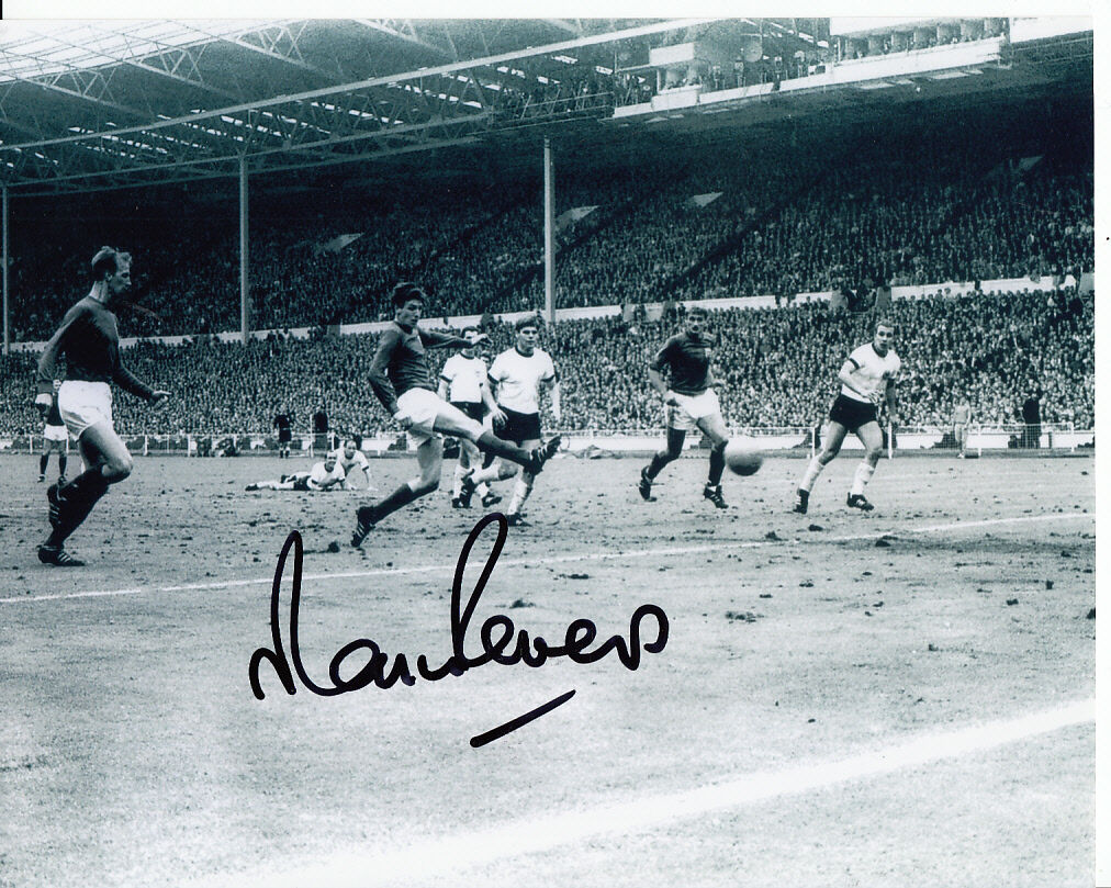 England Hand Signed Martin Peters Photo Poster painting 10x8.