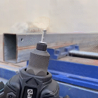 مسدس برشام لسحب الأظافر