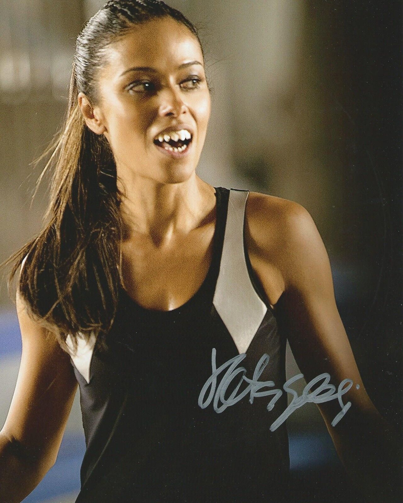 **GFA The Hunger Games: Catching Fire *META GOLDING* Signed 8x10 Photo Poster painting M1 COA**