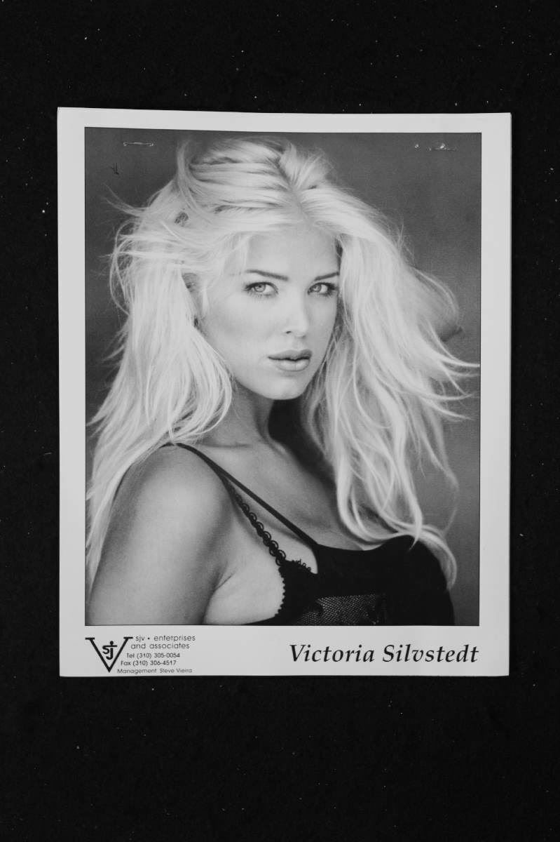 Victoria Silvstedt - 8x10 Headshot Photo Poster painting w/ Resume - '97 Playboy Hot Sexy