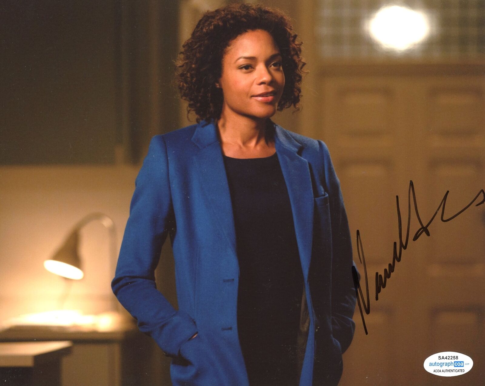 Naomie Harris SIGNED SPECTRE 10X8 Photo Poster painting SEXY IMAGE ACOA TPA (7428)