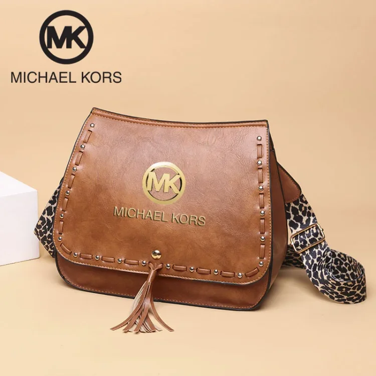 MODERNÁ TORBA CEZ RAMENO MICHAEL KORS®
