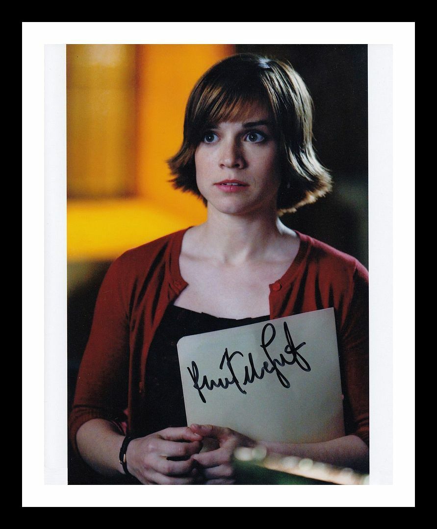 Renee Felice Smith Autograph Signed & Framed Photo Poster painting