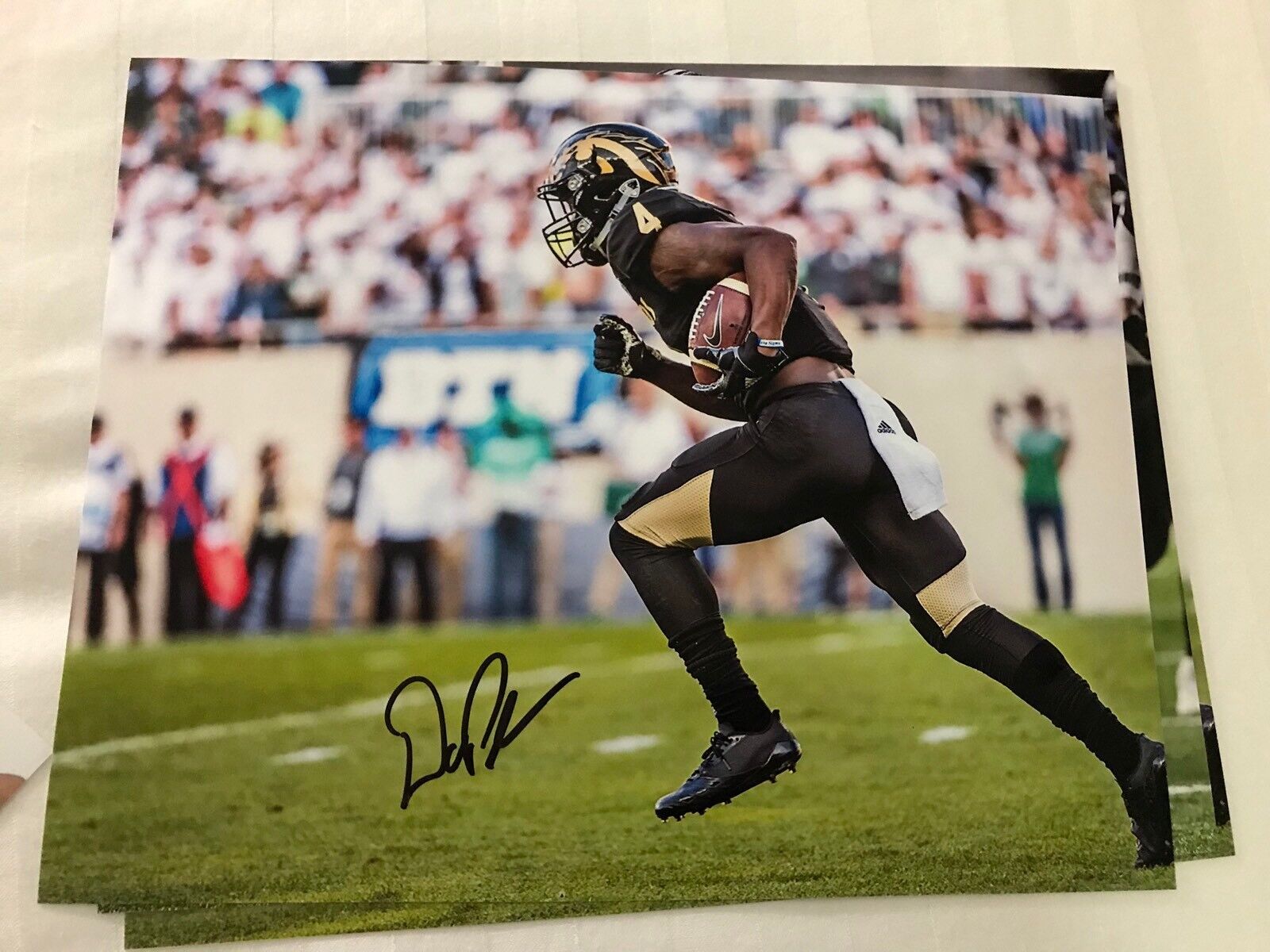 Darius Phillips Western Michigan WMU signed autographed 8x10 football Photo Poster painting B