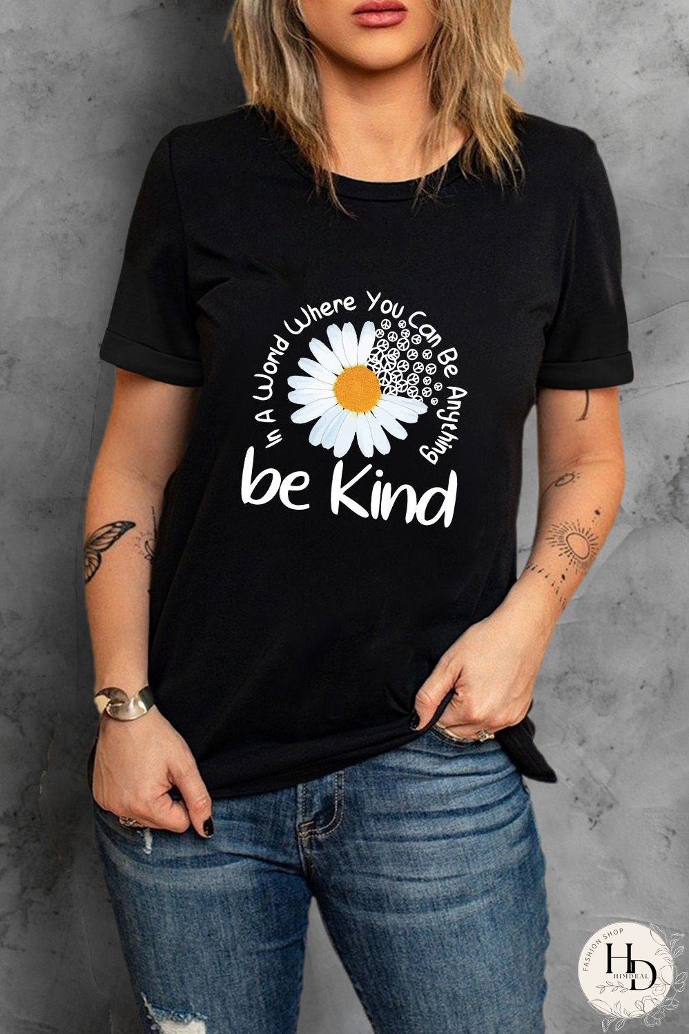 Kindness Blooms Graphic Tee with Daisy Print and Slogan Detail