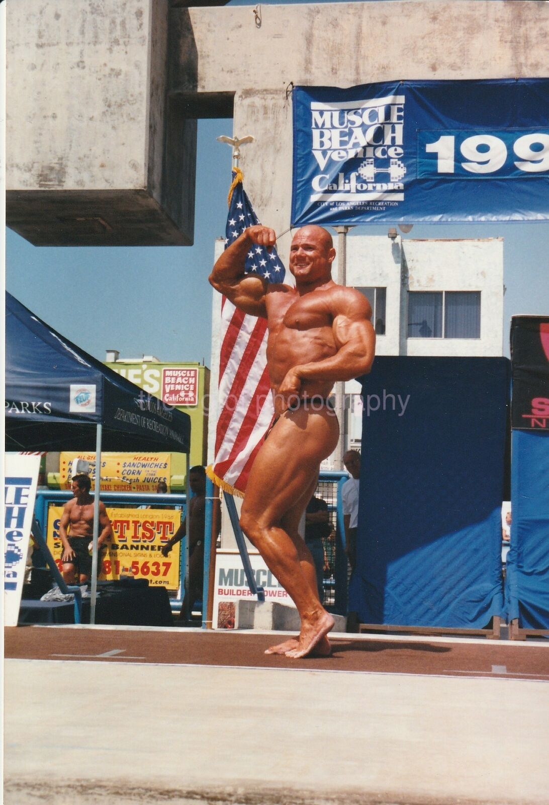 MUSCLE MAN Venice Beach California FOUND Photo Poster painting Bodybuilding Snapshot GUY 92 7 N