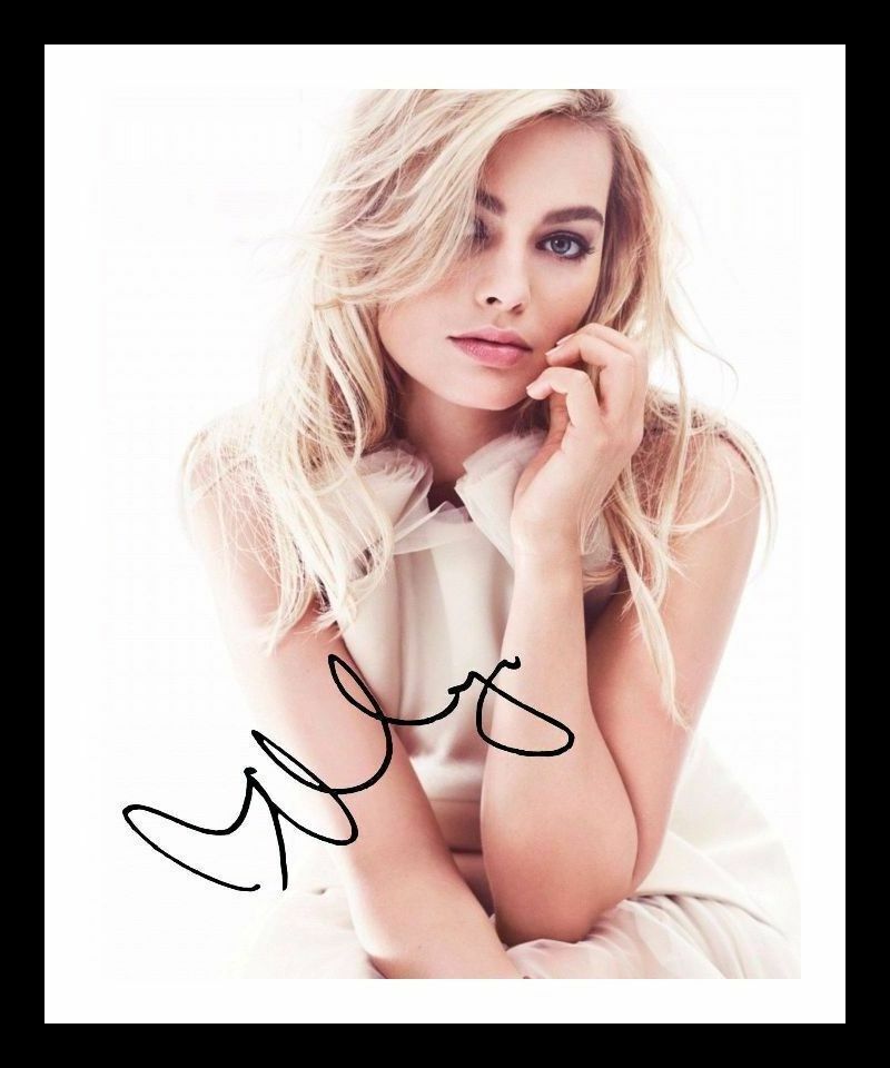 Margot Robbie Autograph Signed & Framed Photo Poster painting 1