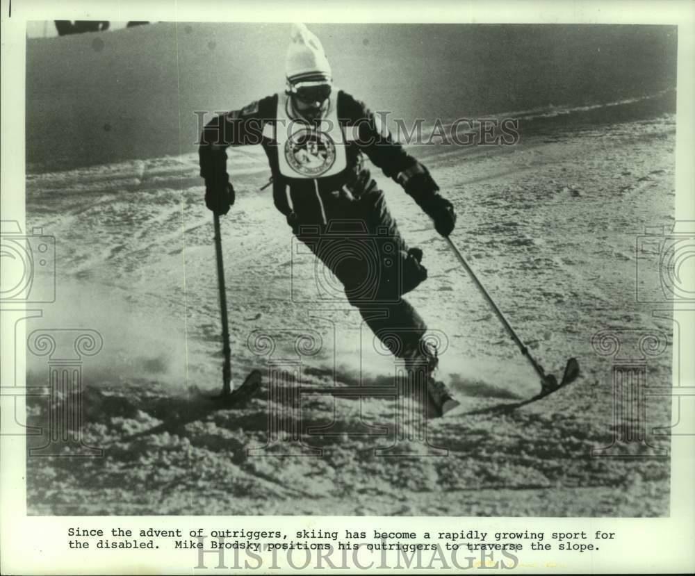 Press Photo Poster painting Mike Brodsky, disabled skier, positions outriggers to traverse hill