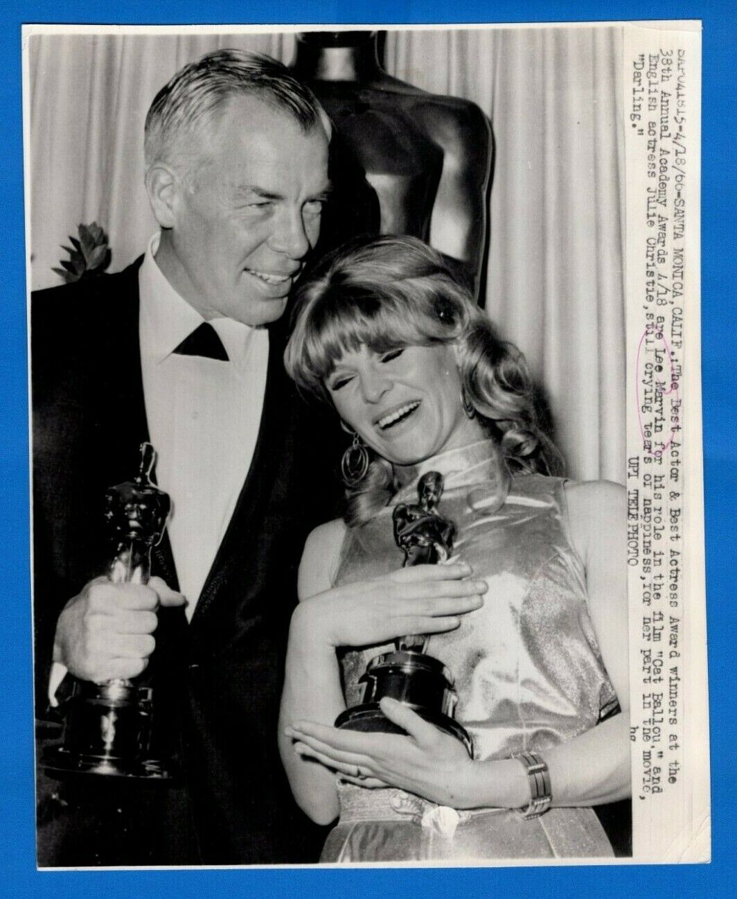 LEE MARVIN JULIE CHRISTIE 6.75x8.25 Promo Press News Photo Poster painting 1966 Academy Awards