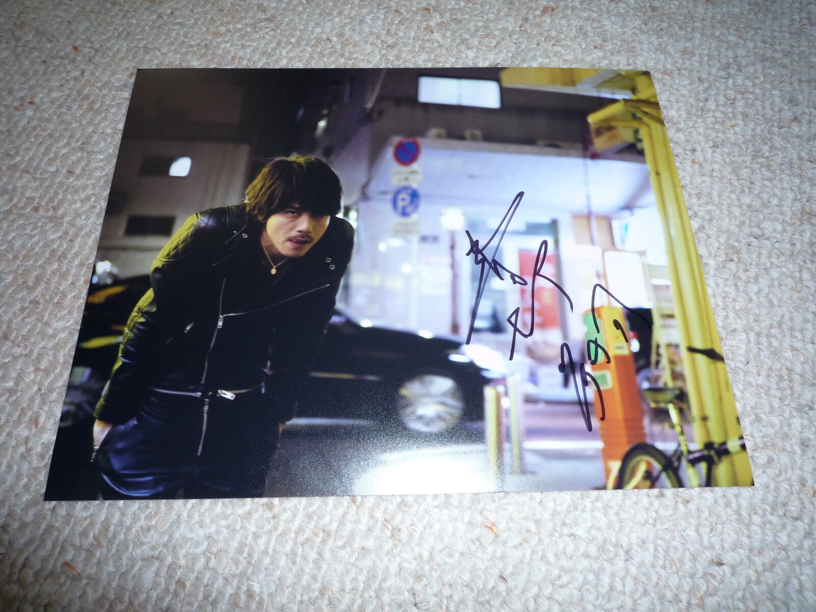 SHO AOYAGI signed autograph 8x10 (20x25 cm) In Person JAPANESE ACTOR Japan