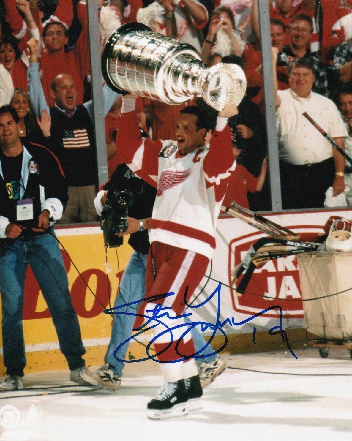 Steve Yzerman Autographed Signed 8x10 Photo Poster painting ( Red Wings HOF ) REPRINT