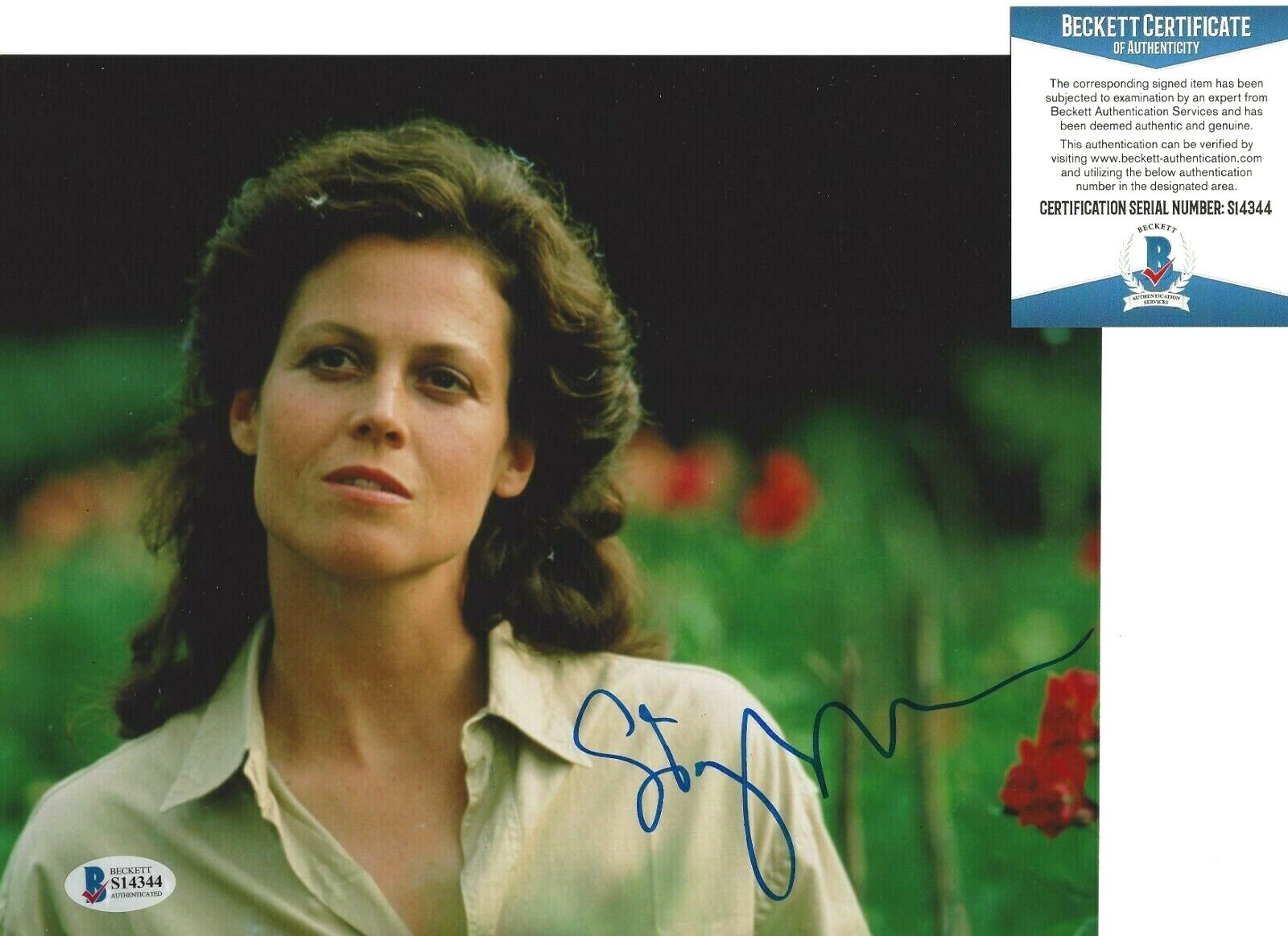 SIGOURNEY WEAVER SIGNED 'GORILLAS IN THE MIST' 8X10 Photo Poster painting BECKETT COA ALIEN