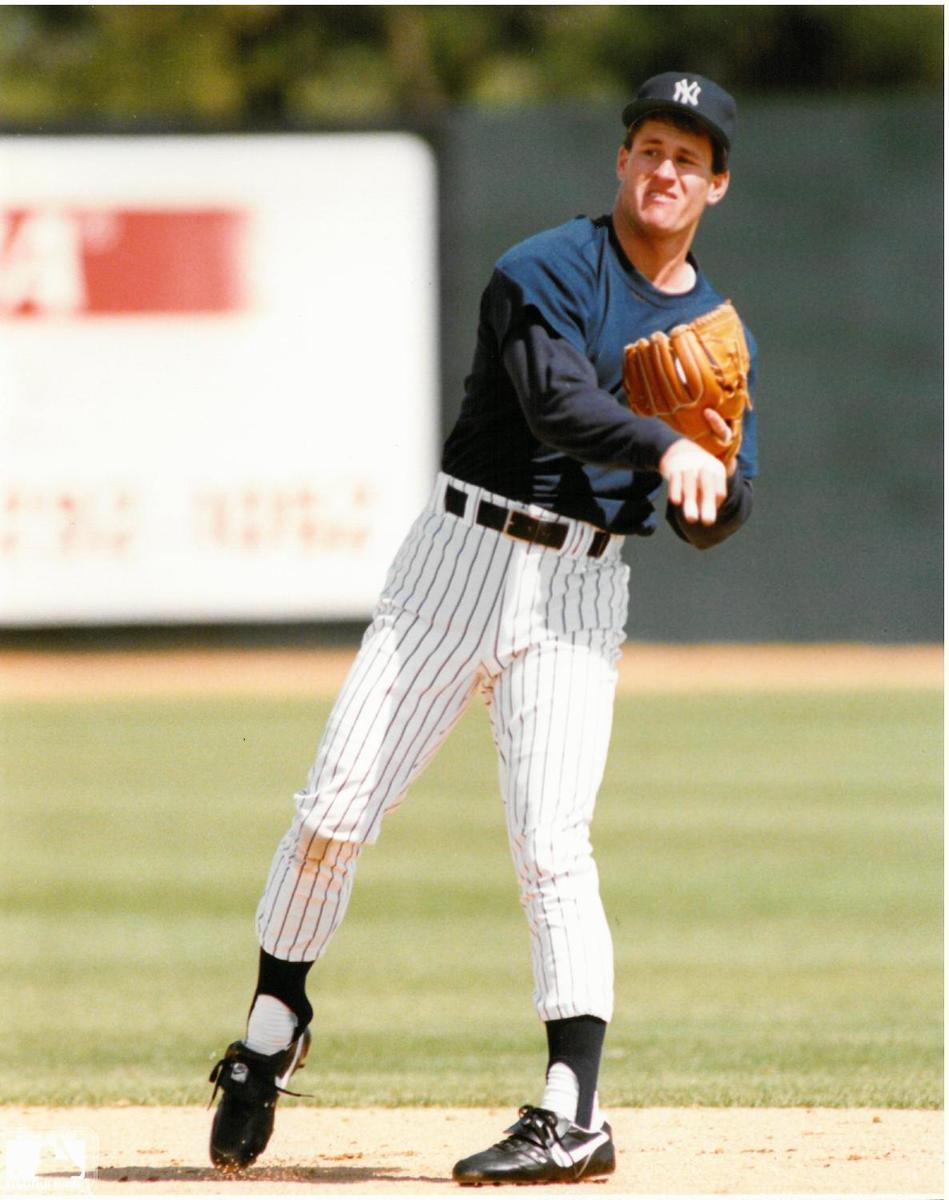 Steve Sax Unsigned New York Yankees Glossy 8x10 Photo Poster painting US#515