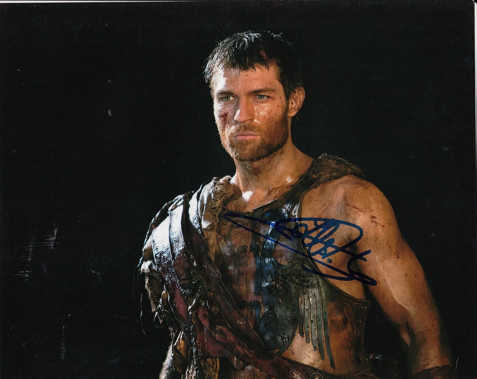 LIAM MCINTYRE signed (SPARTACUS: WAR OF THE DAMNED) 8X10 W/COA *Spartacus* #2