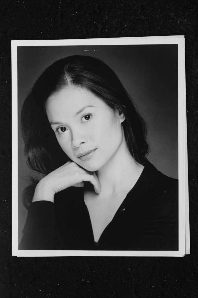 Lea Salonga - 8x10 Headshot Photo Poster painting w/ Resume - Miss Saigon